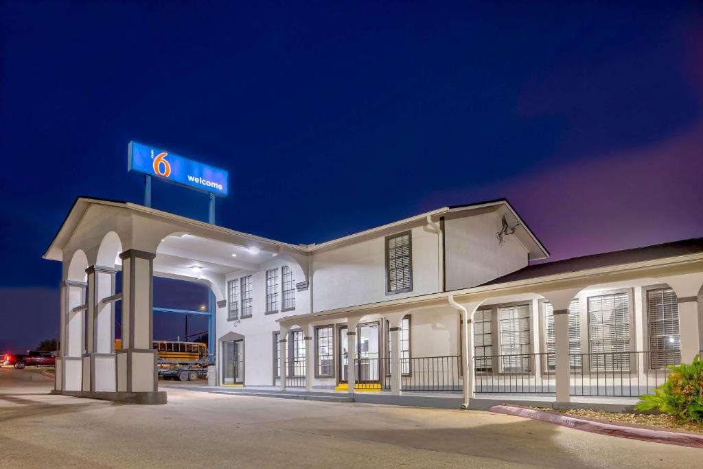 Motel 6 Bryan, TX