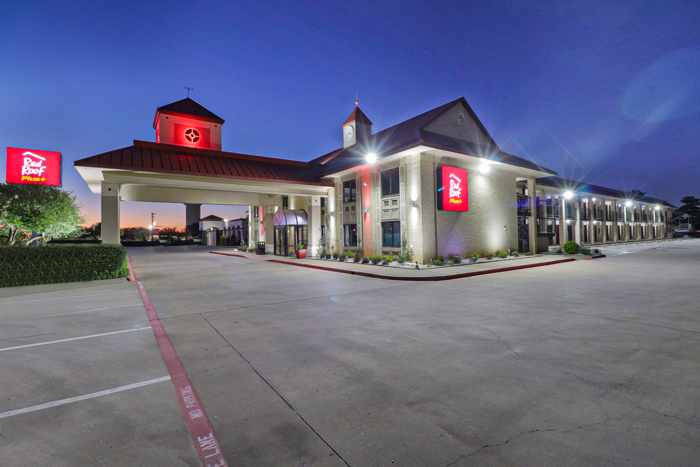Red Roof Plus+ Dallas Addison