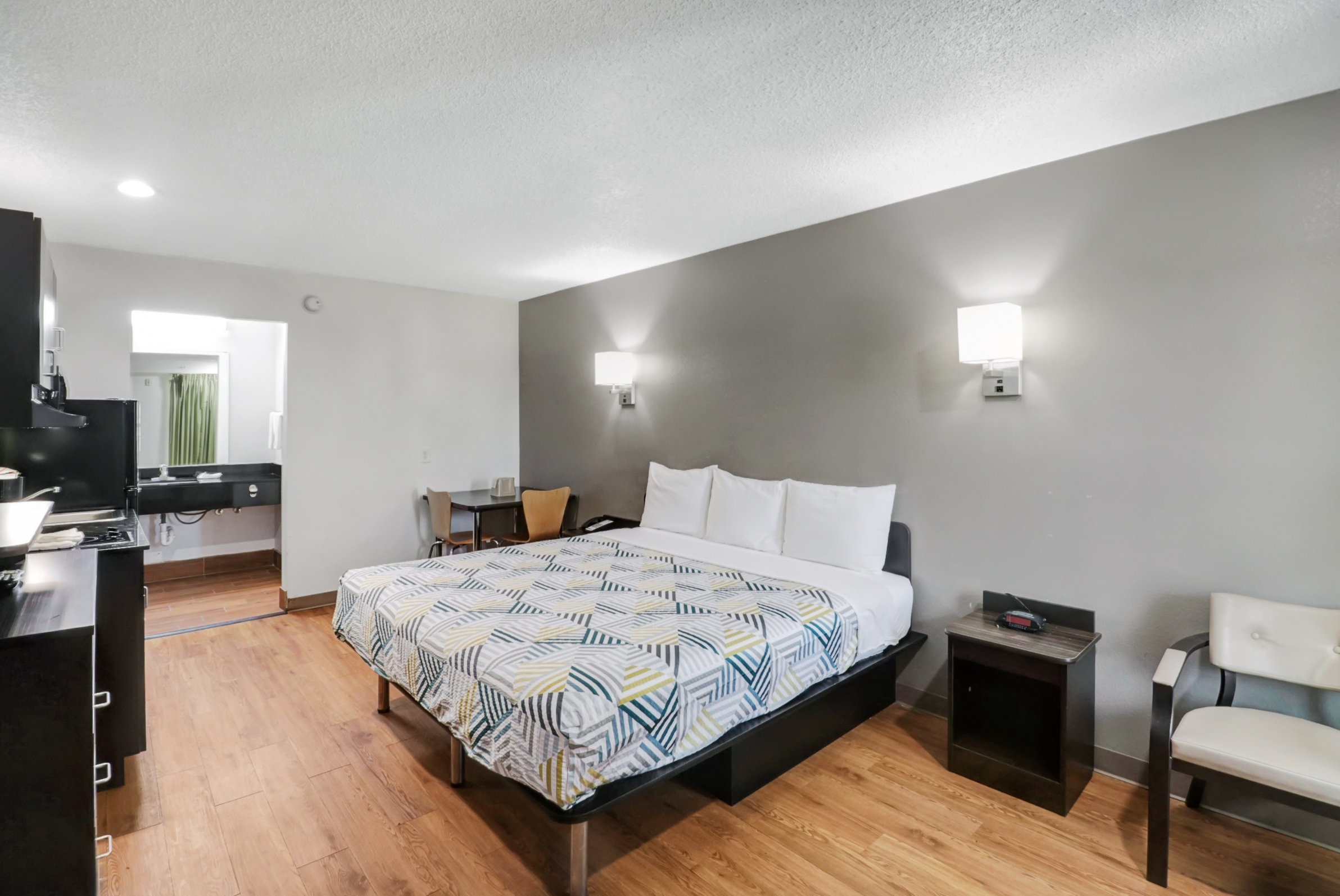Studio 6 Bryan, TX (Dual Brand)